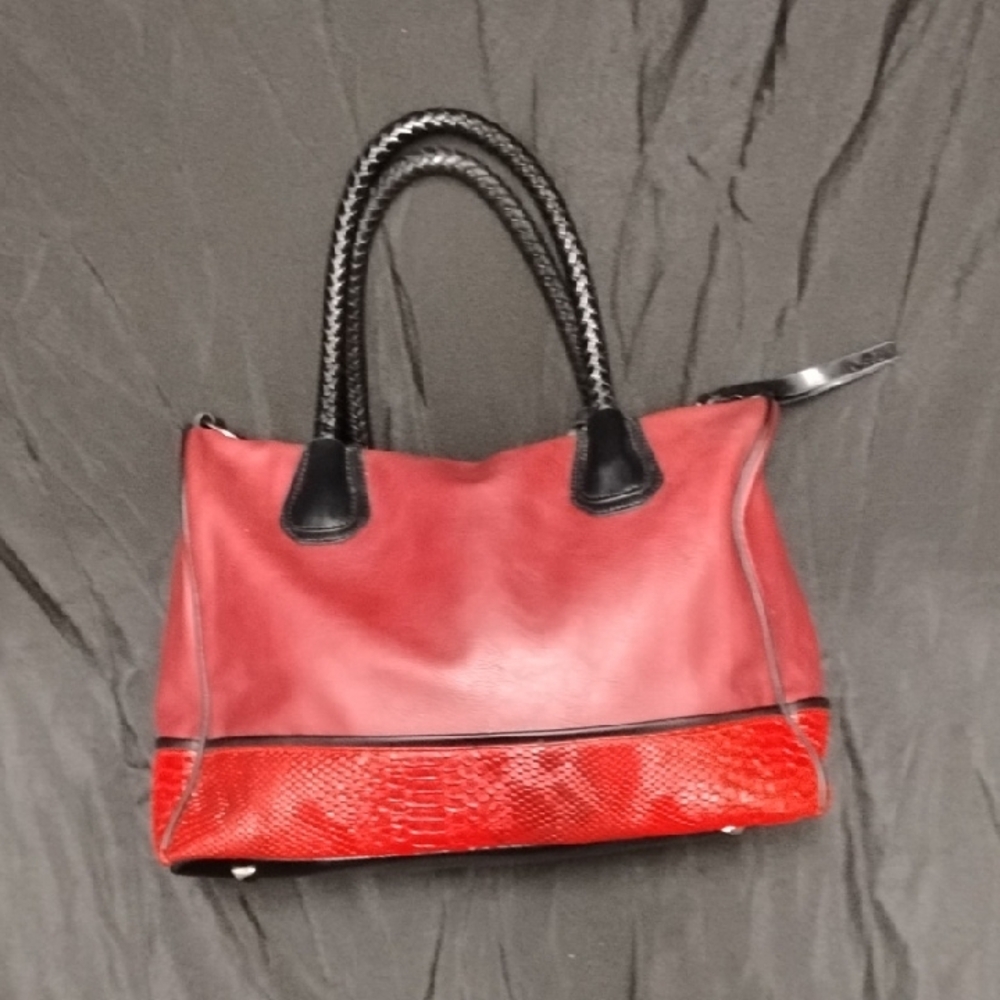 Braided-Handle Red Shoulder Bag with Black Trim and Tassel Accents - Picture 3 of 13